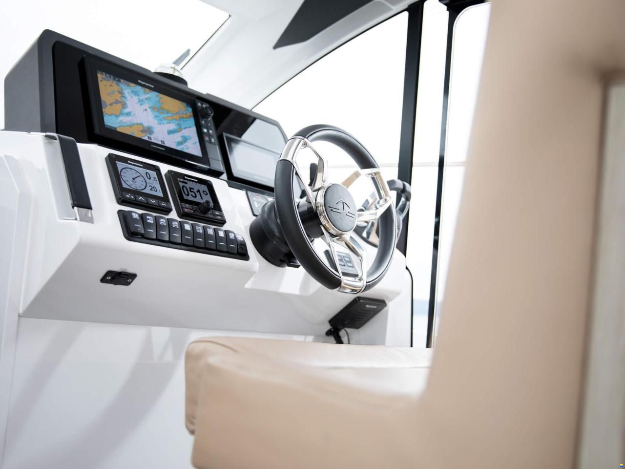 Sealine C390