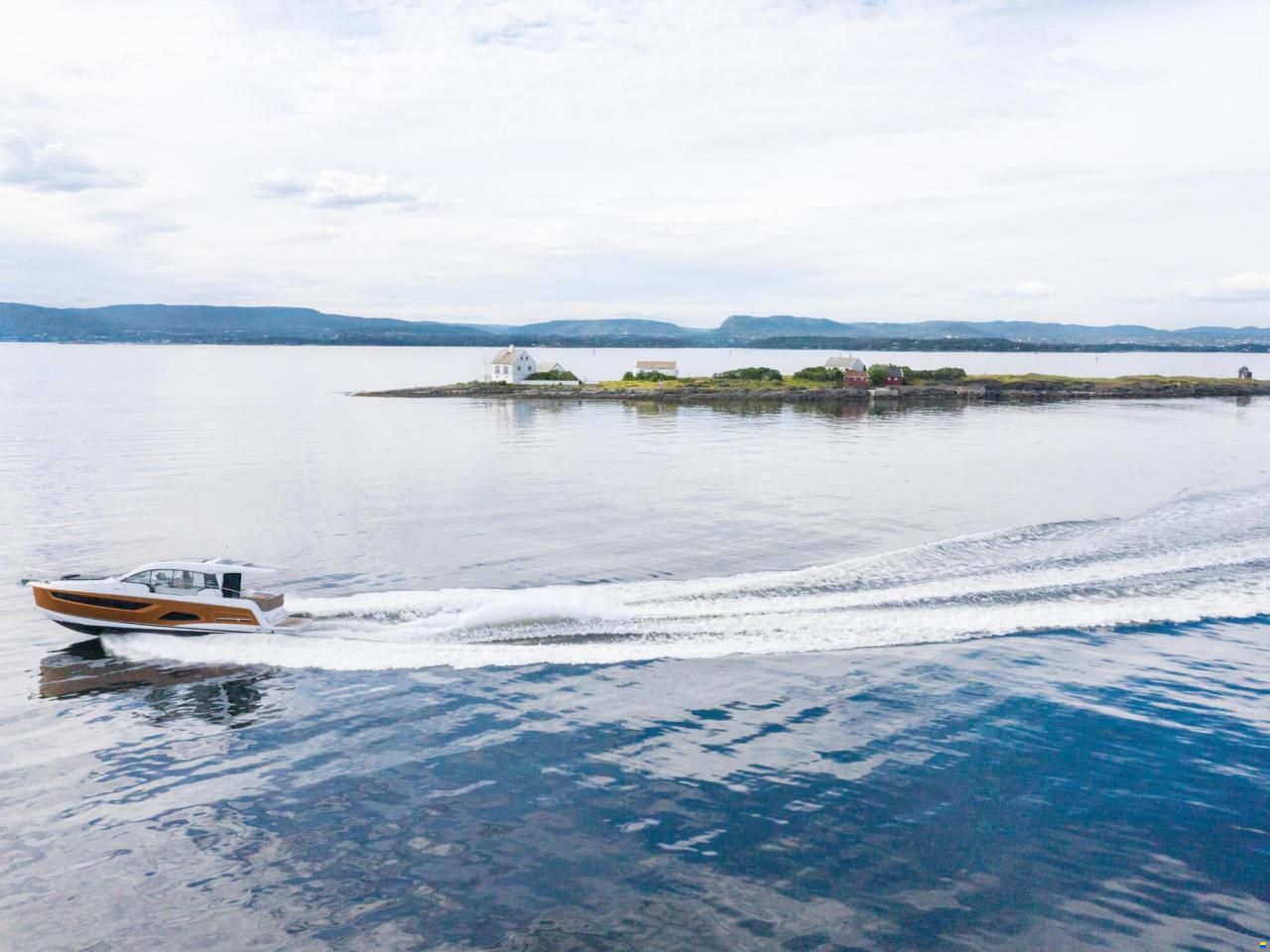 Sealine C390