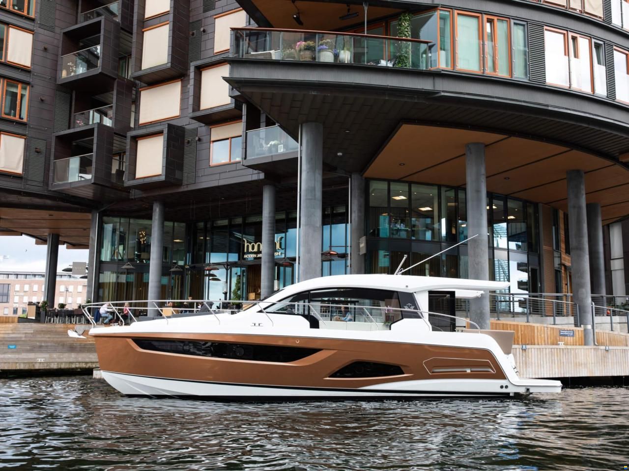 Sealine C390