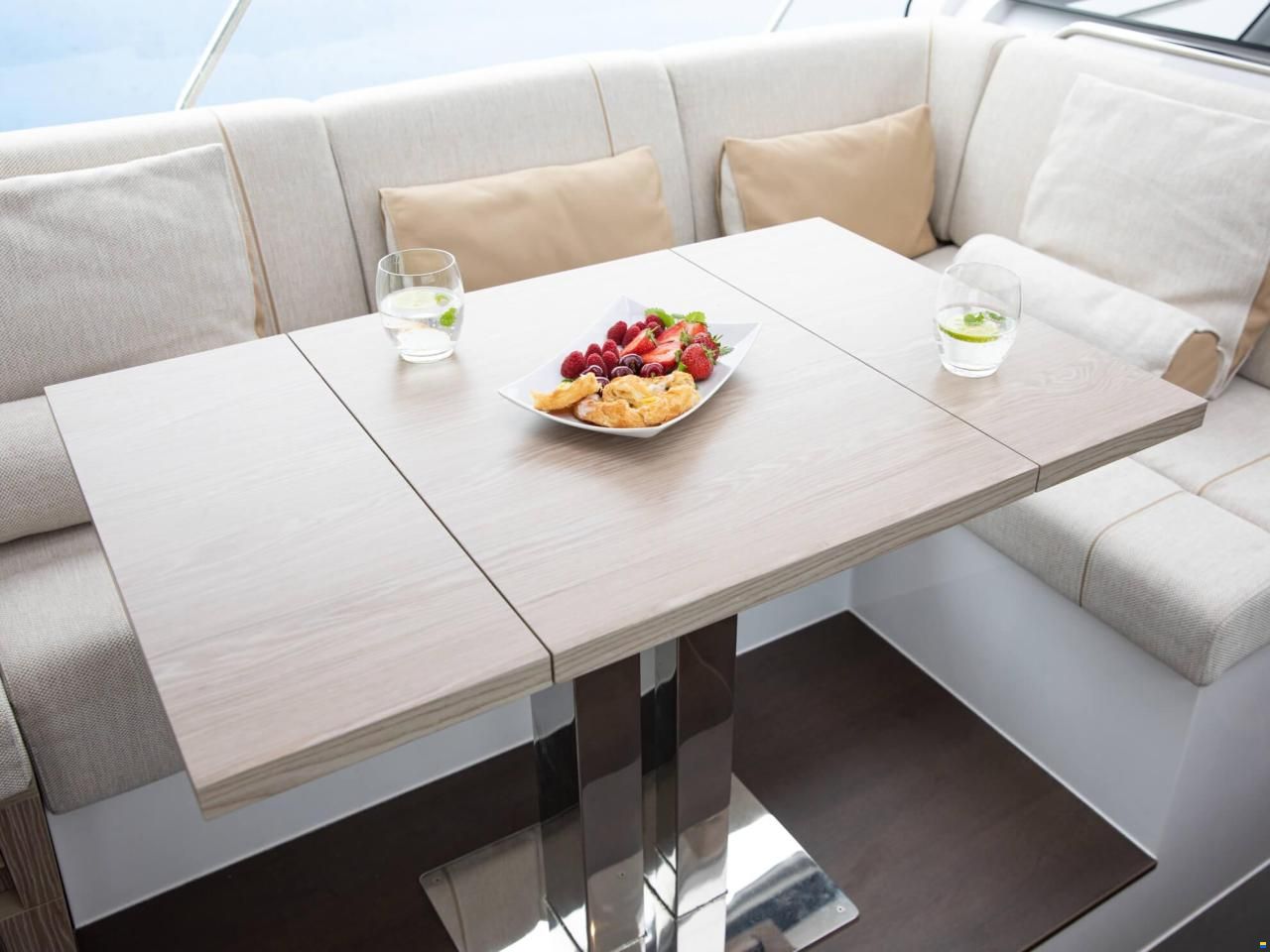 Sealine C390