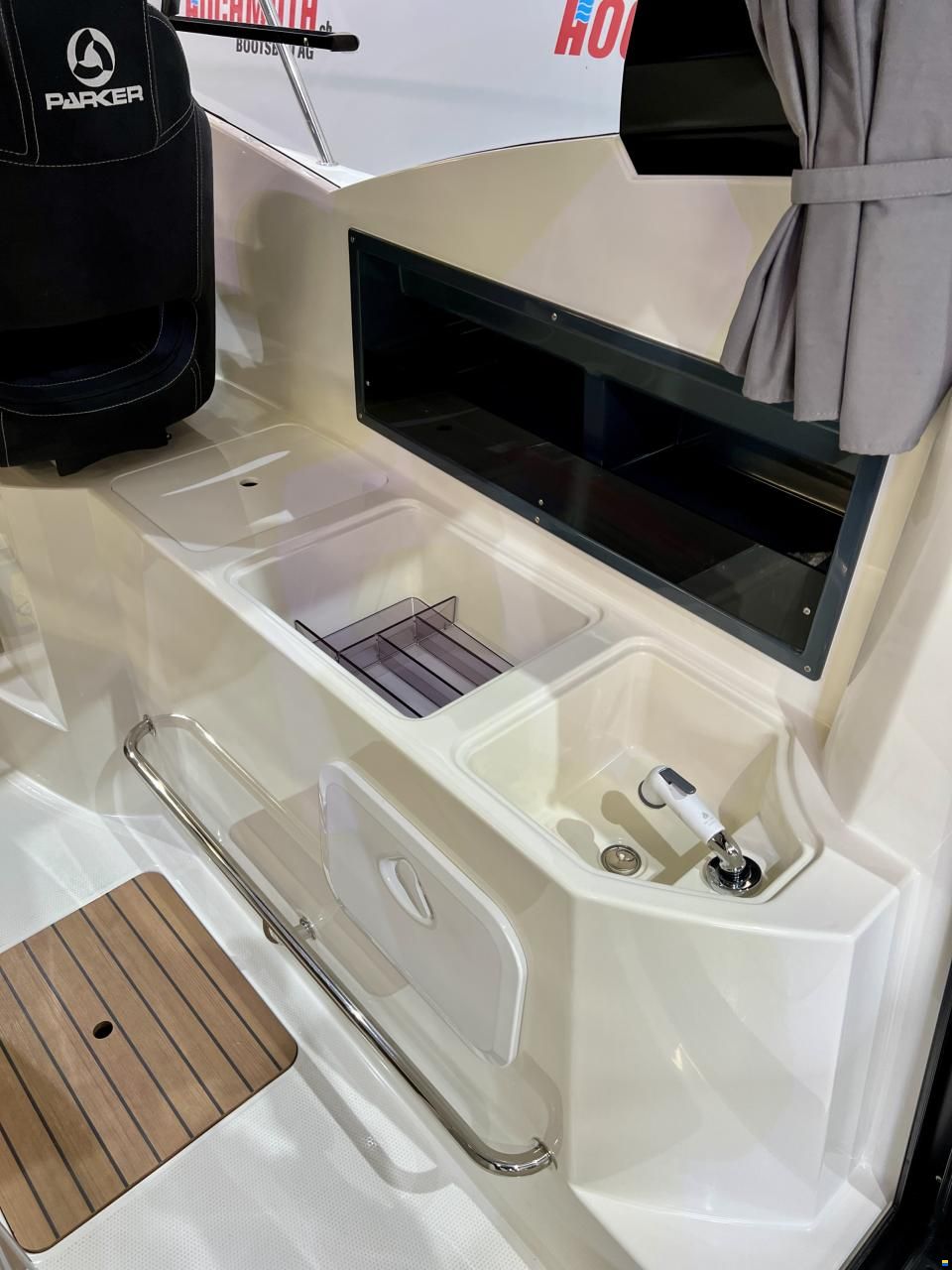 Parker 750 Cabin Cruiser
