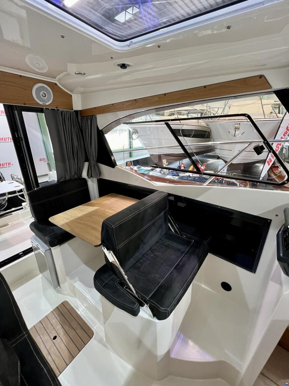 Parker 750 Cabin Cruiser