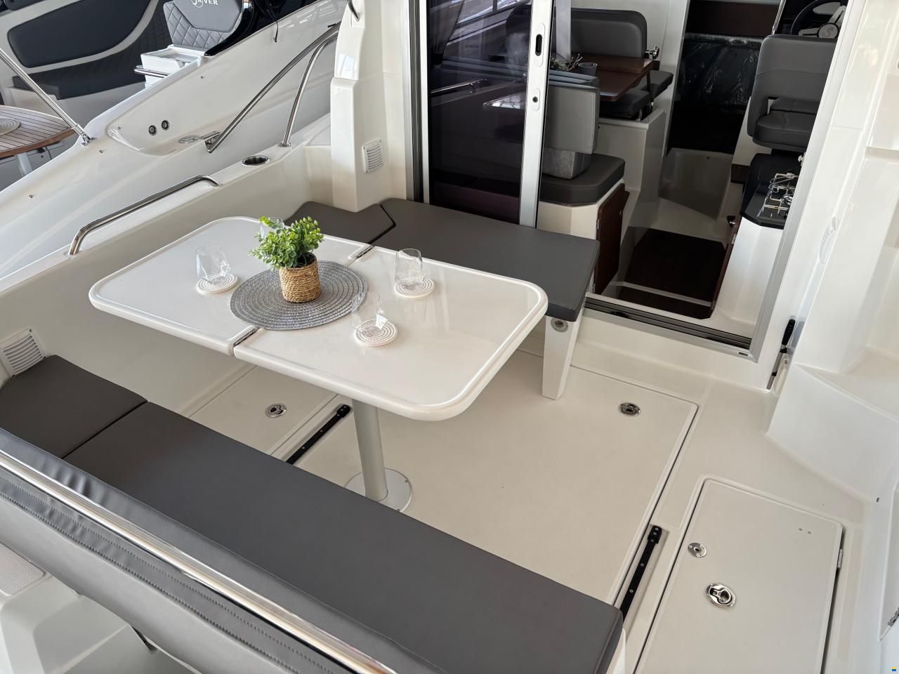 Beneteau Antares 7 OB V2 mit DF200APX
