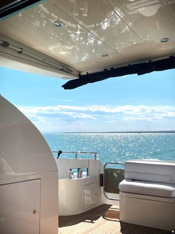 Azimut AZ 52