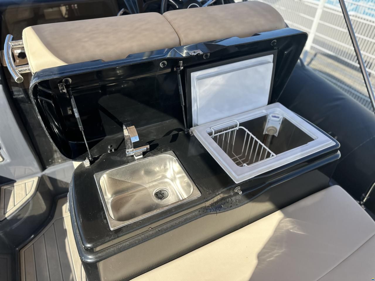 Zodiac N-ZO 700 Cabin