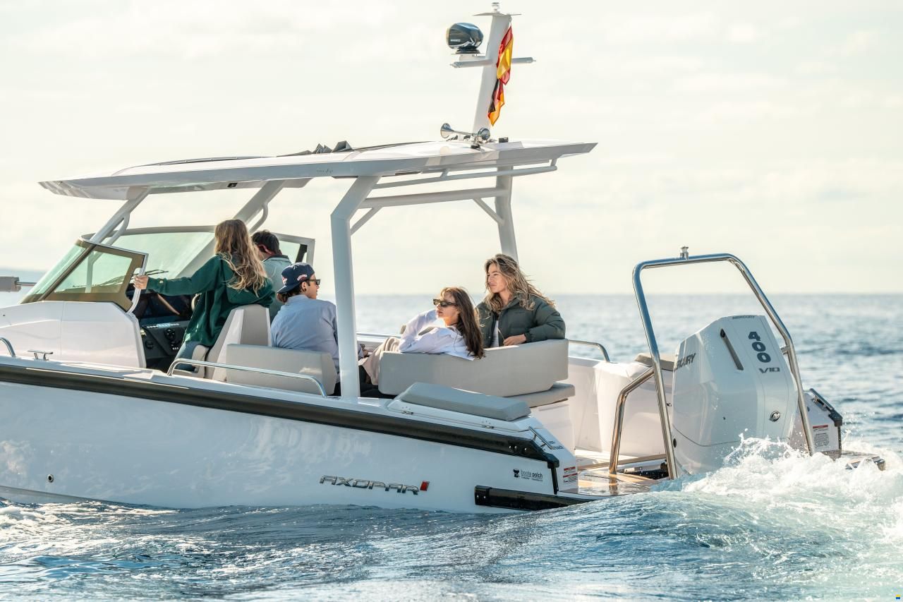 Axopar Yachts 29 Sun Top