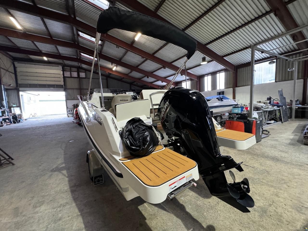 Quicksilver Activ 555 Cabin mit Mercury 80 PS