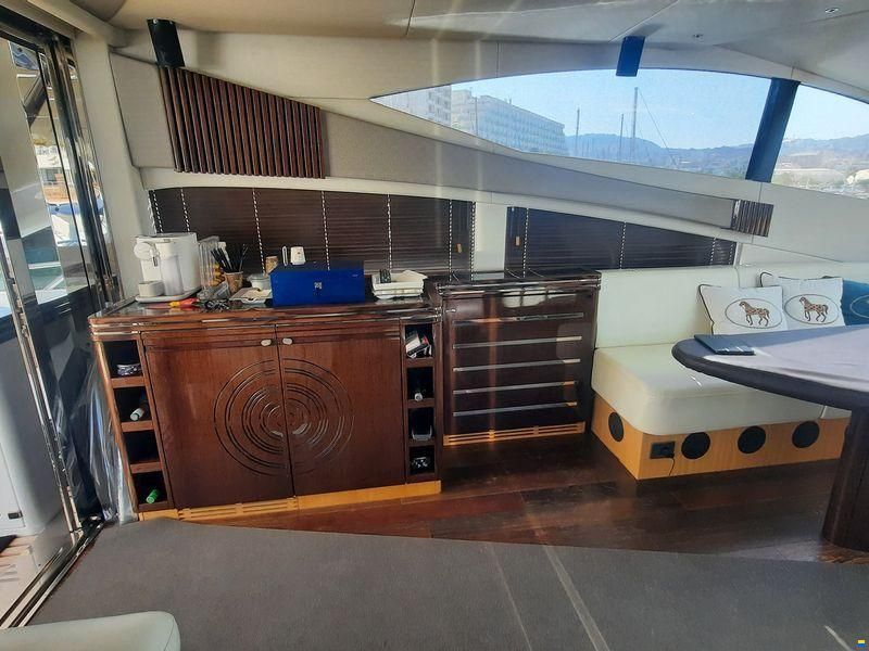Sunseeker 68 Sport Yacht