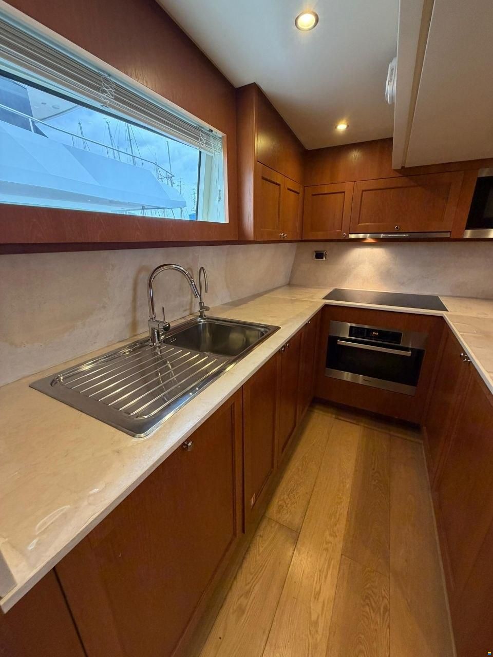 Heesen 83