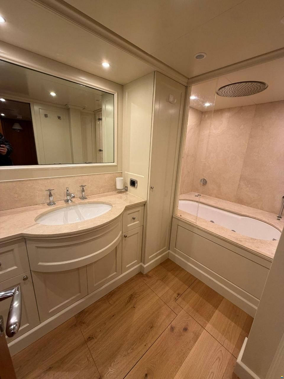 Heesen 83