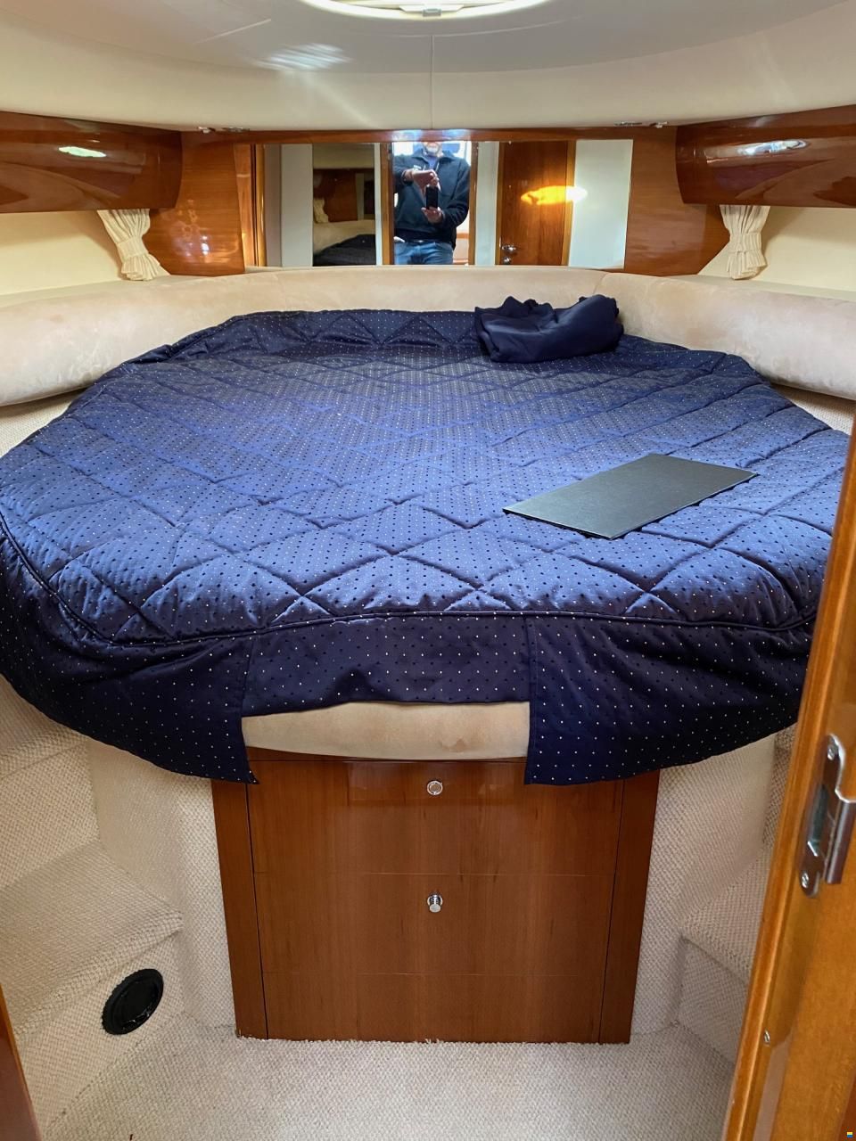 Princess V42