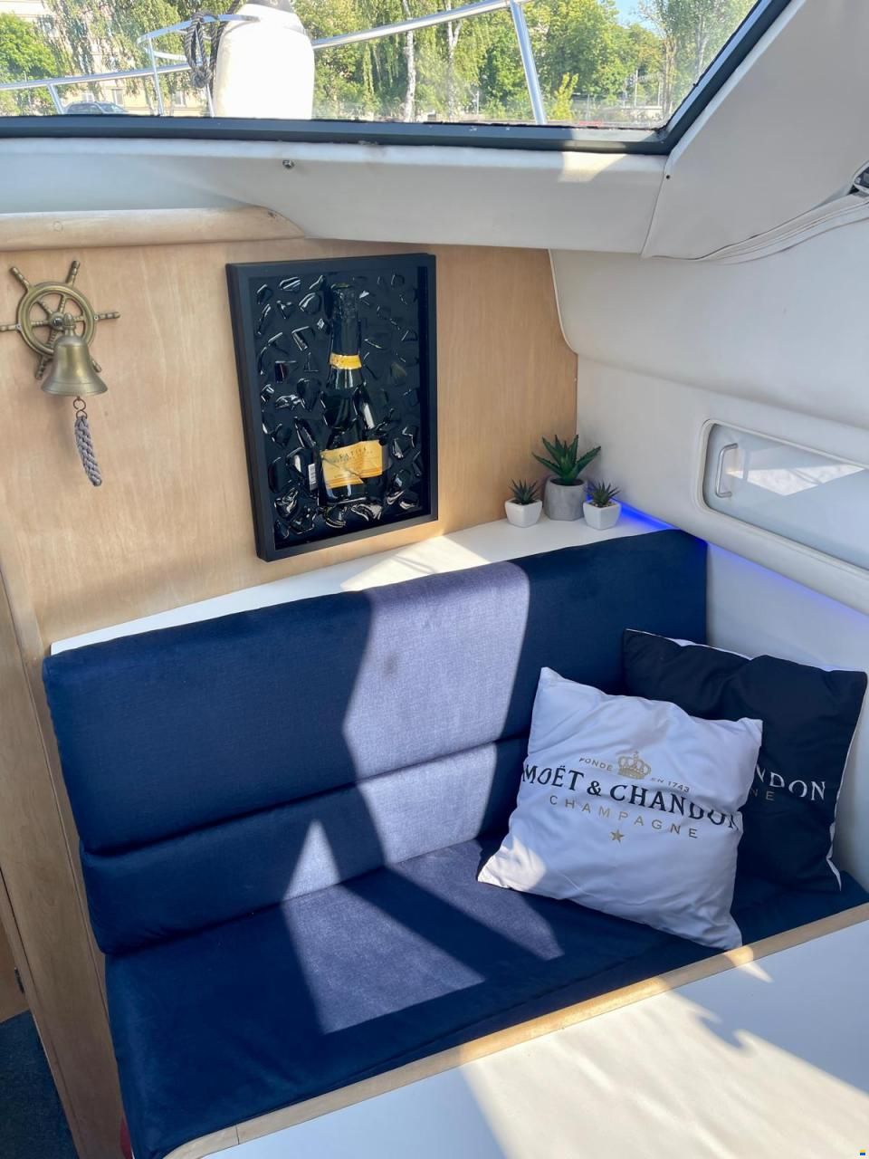 Carver Aft Cabin 390