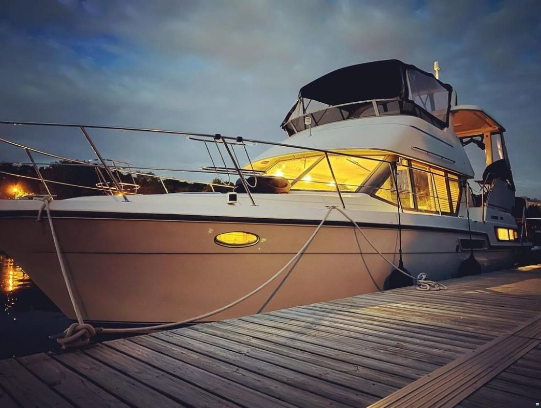Carver Aft Cabin 390