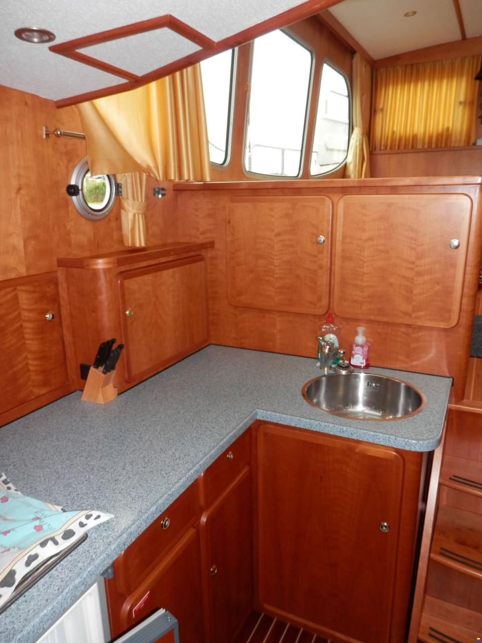 Linssen 380 Dutch Sturdy AC Twin