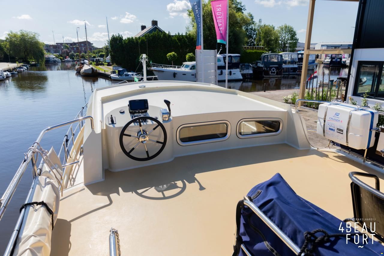 Aquanaut European Voyager 1300