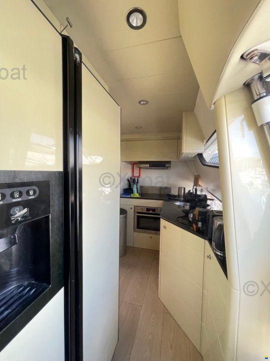 Ferretti 681