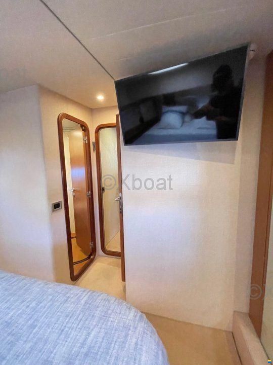 Ferretti 681