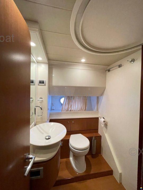 Ferretti 681