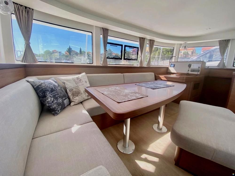 Lagoon 42