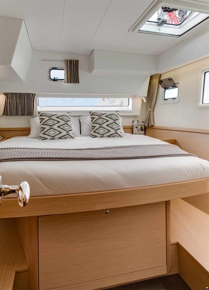 Lagoon 42