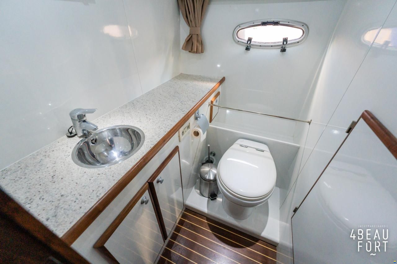 Aquanaut Privilege 1350