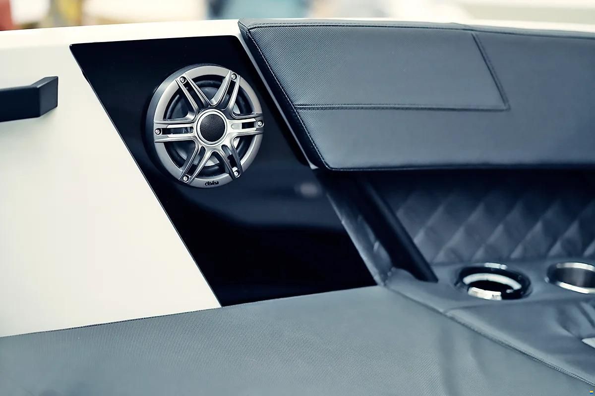 Veloce Yachts V750 HARDTOP