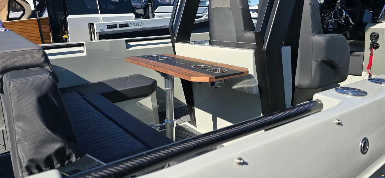 Veloce Yachts V750 HARDTOP