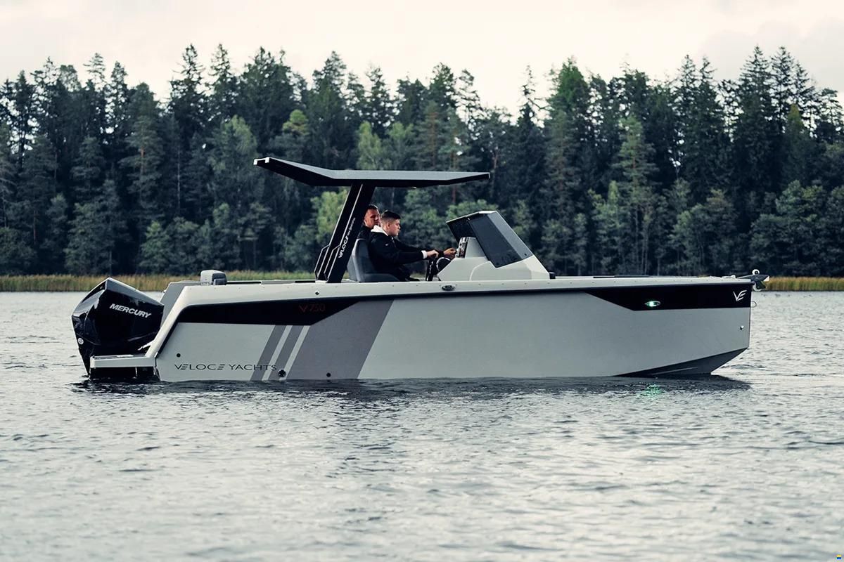 Veloce Yachts V750 HARDTOP