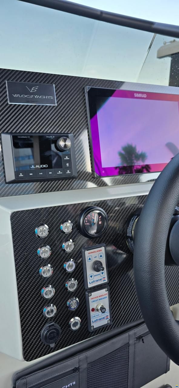 Veloce Yachts V750 HARDTOP