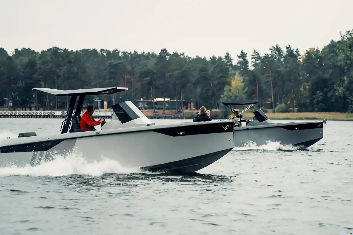 Veloce Yachts V750 HARDTOP