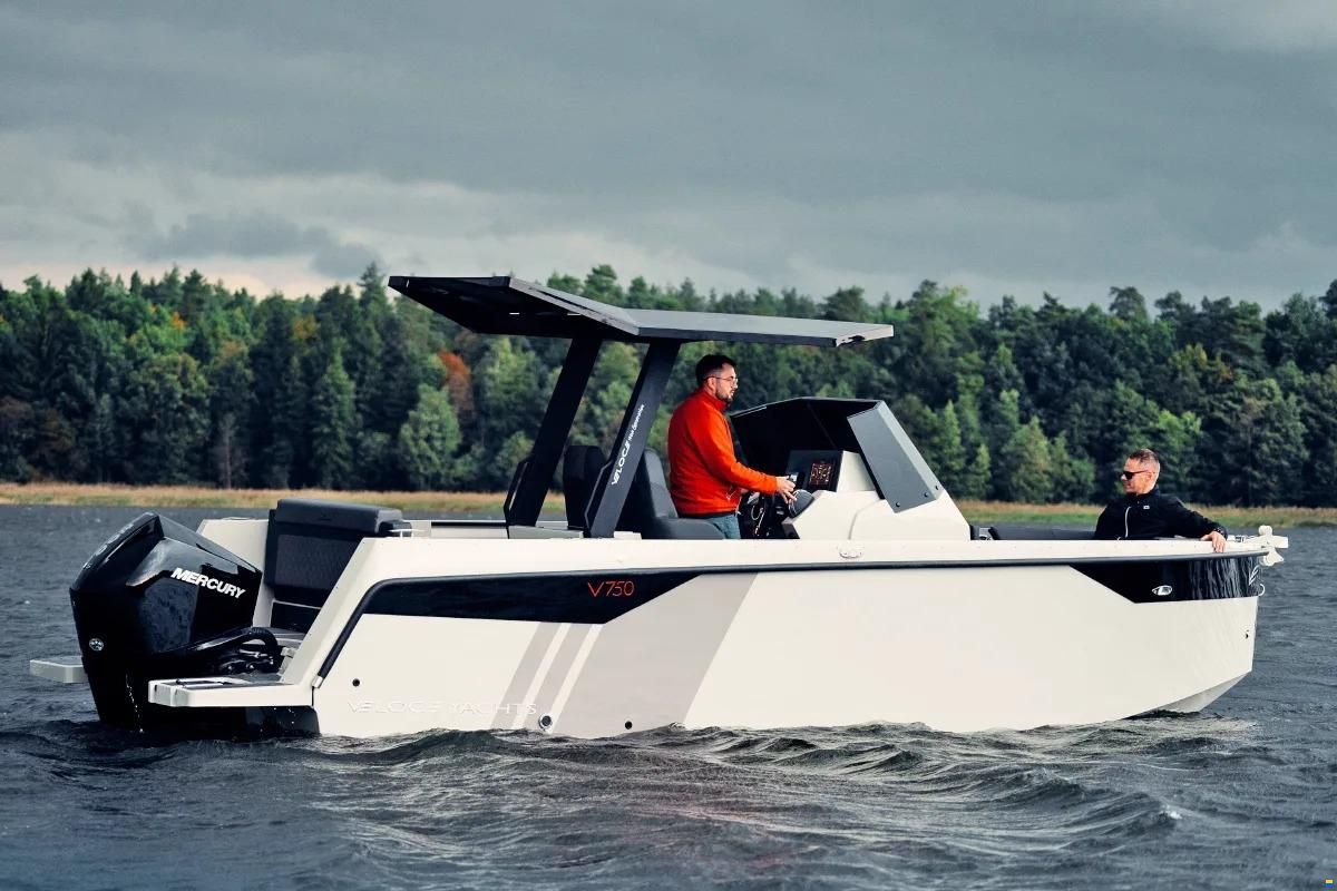 Veloce Yachts V750 HARDTOP