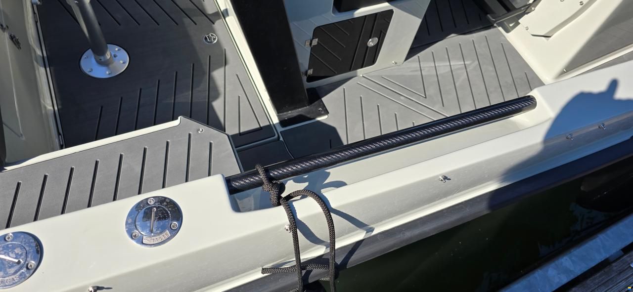 Veloce Yachts V750 HARDTOP