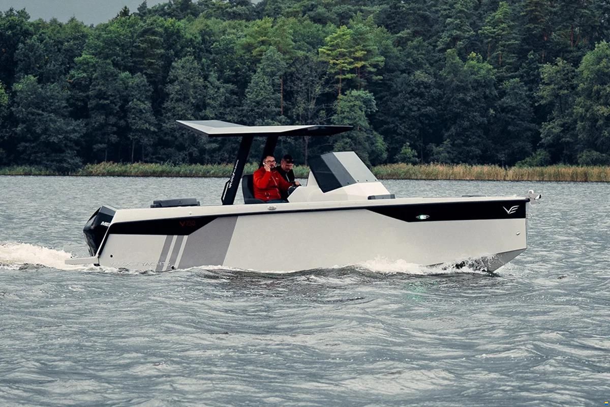 Veloce Yachts V750 HARDTOP