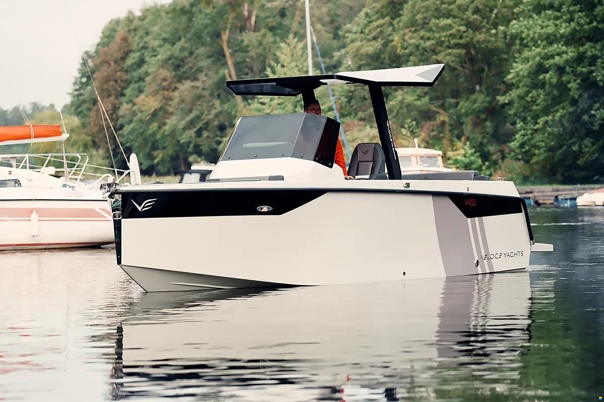 Veloce Yachts V750 HARDTOP