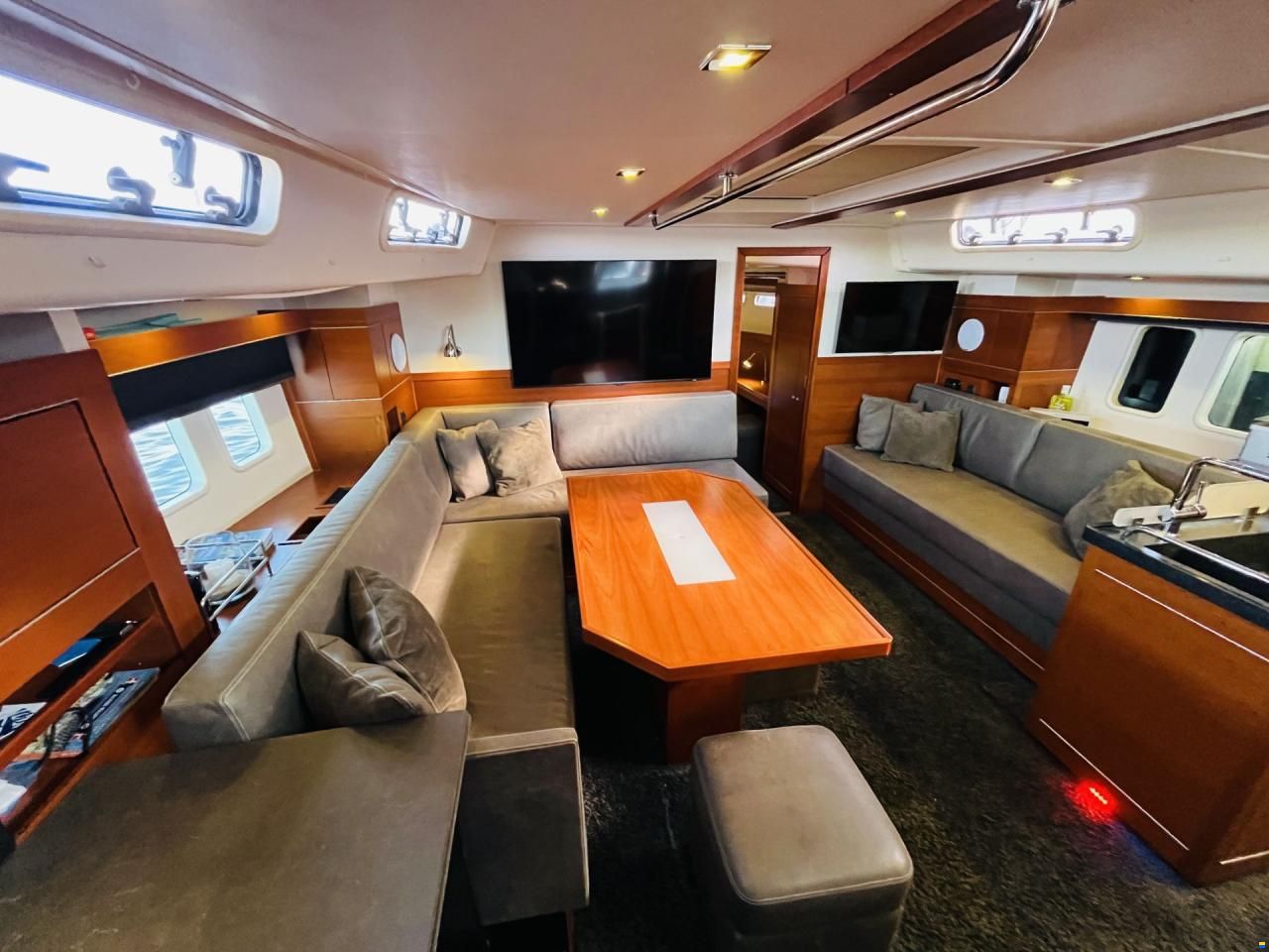 Hanse 545