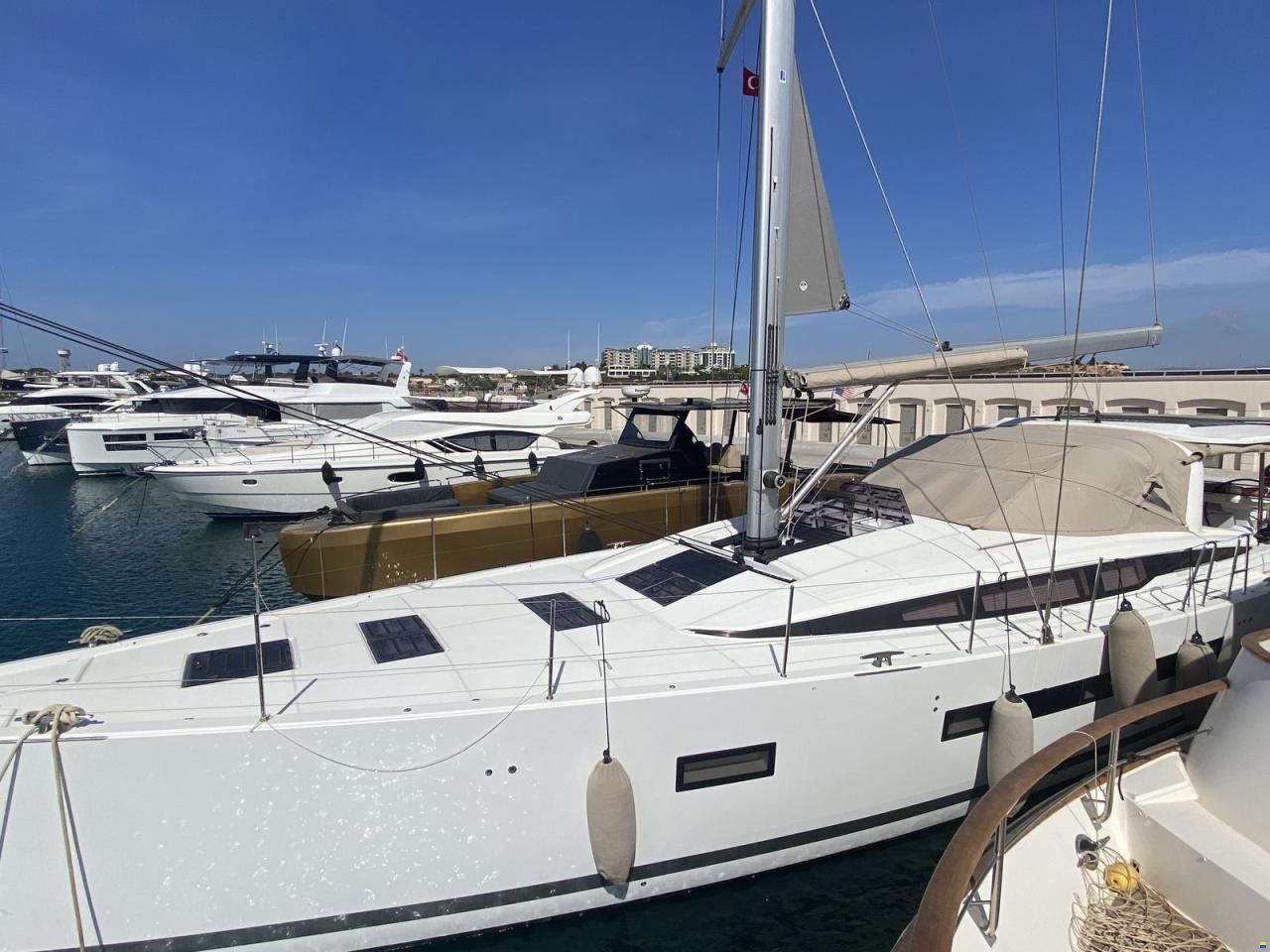 Jeanneau 65
