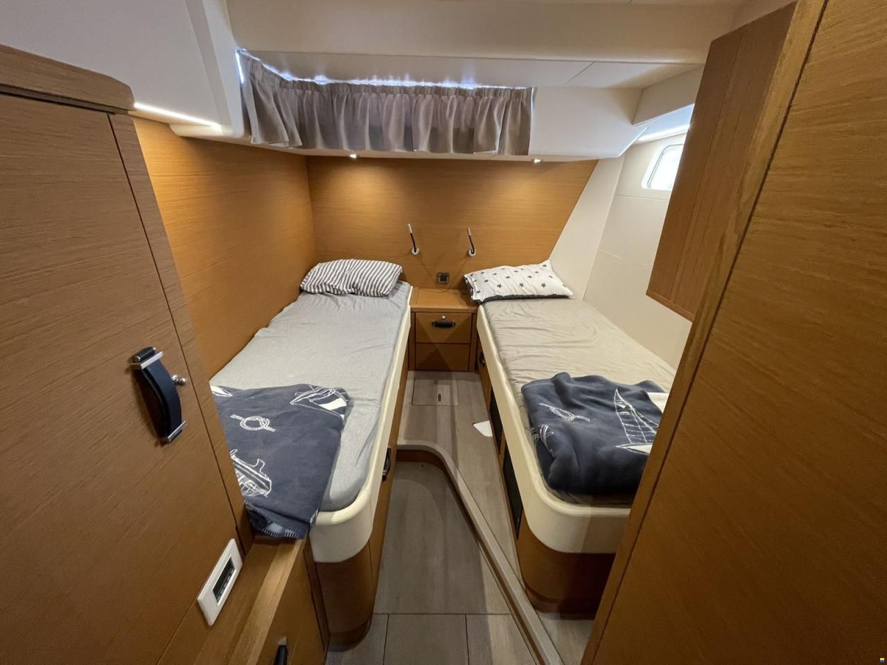 Jeanneau 65