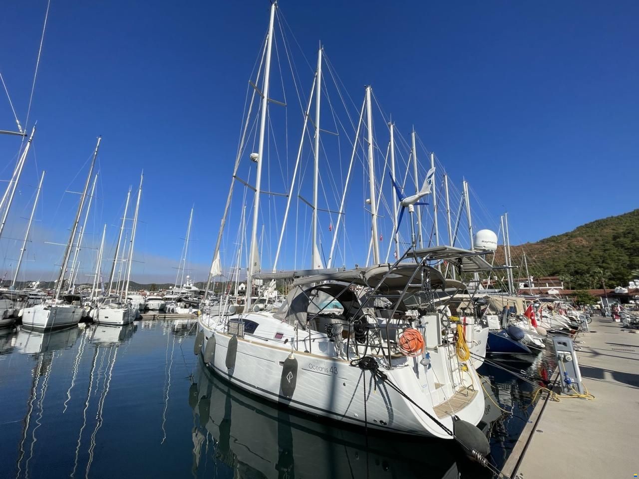 Beneteau Oceanis 43