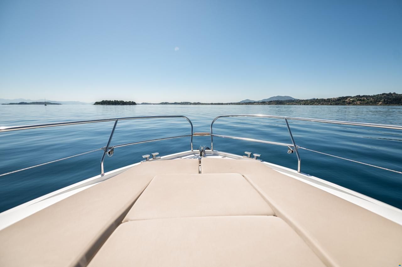 Sealine S335