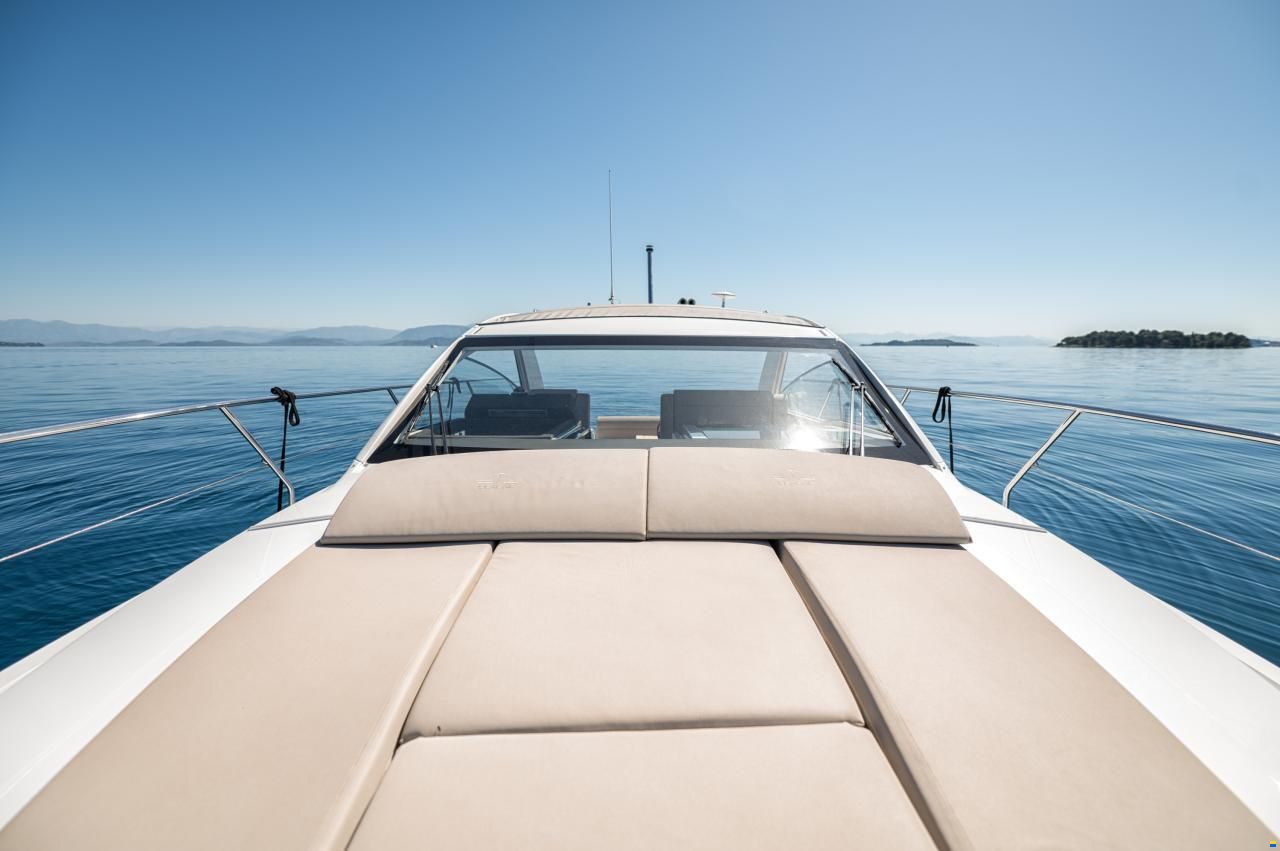 Sealine S335