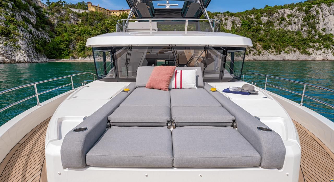 Beneteau Grand Trawler 62