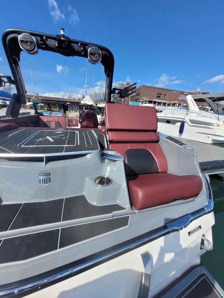 MasterCraft X24 | 2024 | White & Grey