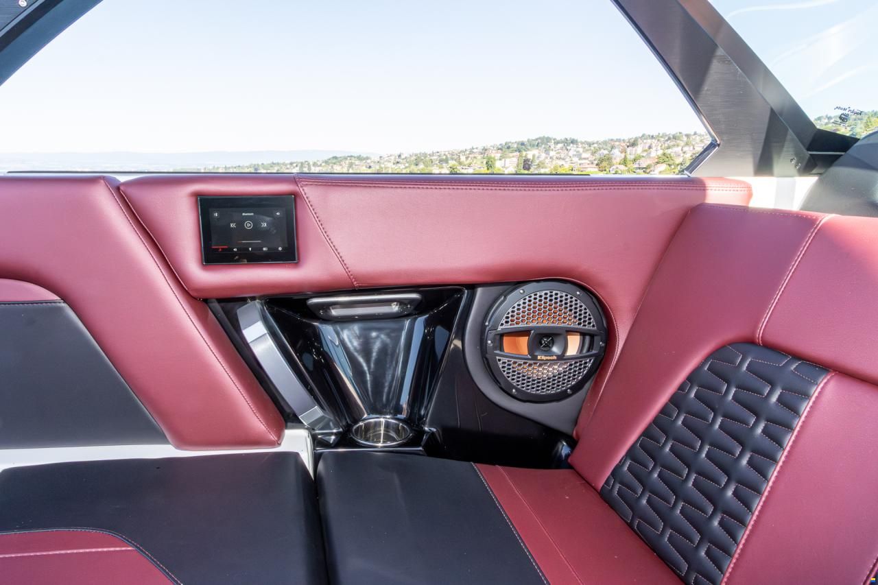 MasterCraft X24 | 2024 | White & Grey