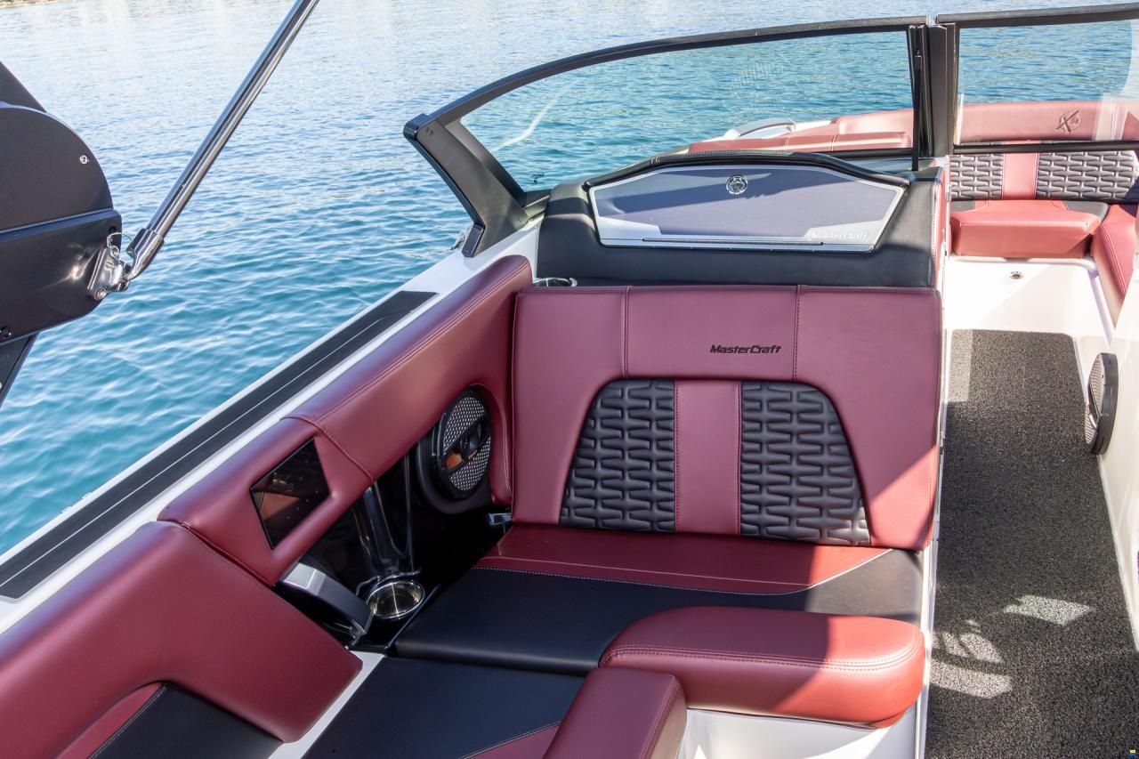 MasterCraft X24 | 2024 | White & Grey