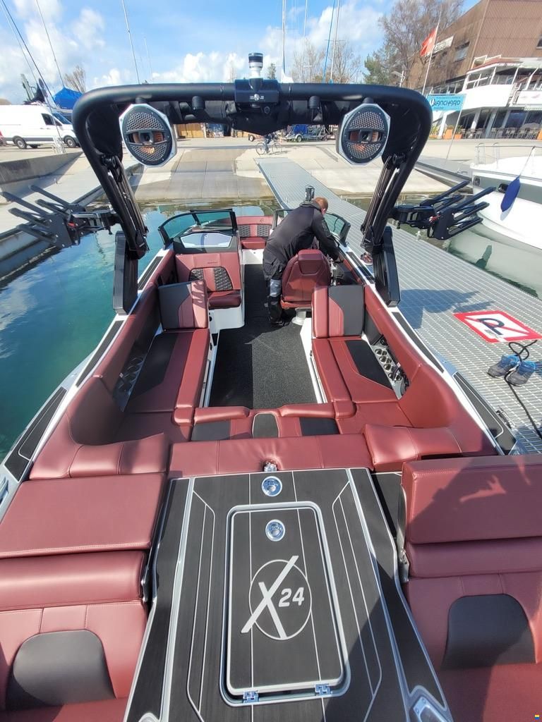 MasterCraft X24 | 2024 | White & Grey