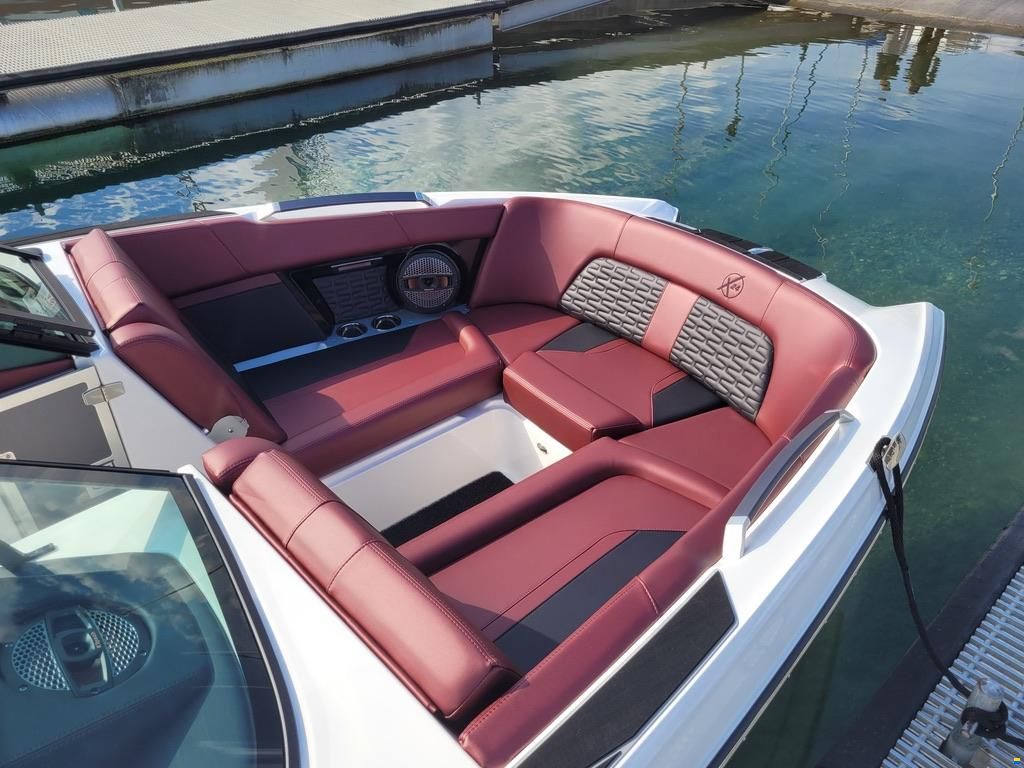 MasterCraft X24 | 2024 | White & Grey