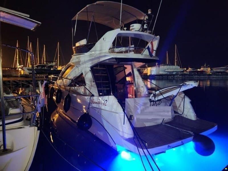 PALM Marine Islander 42