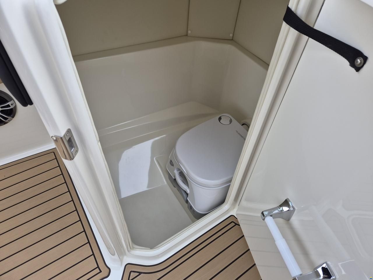 Sea Ray SPX 230 Europe