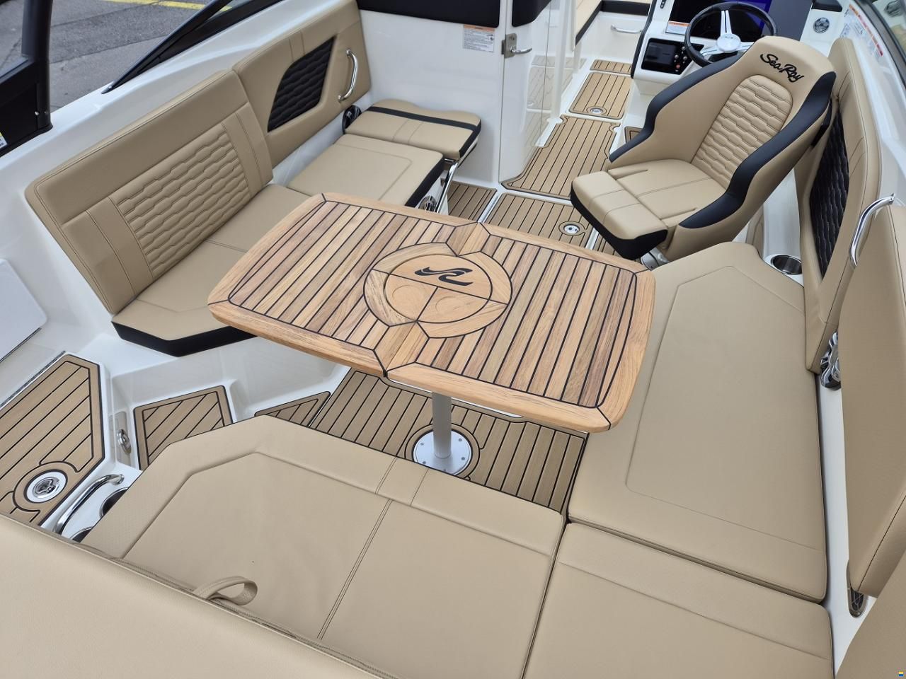 Sea Ray SPX 230 Europe