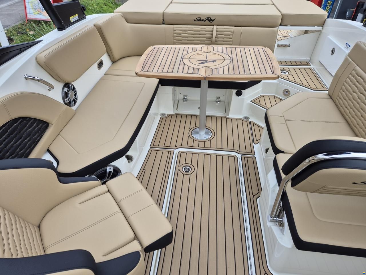 Sea Ray SPX 230 Europe